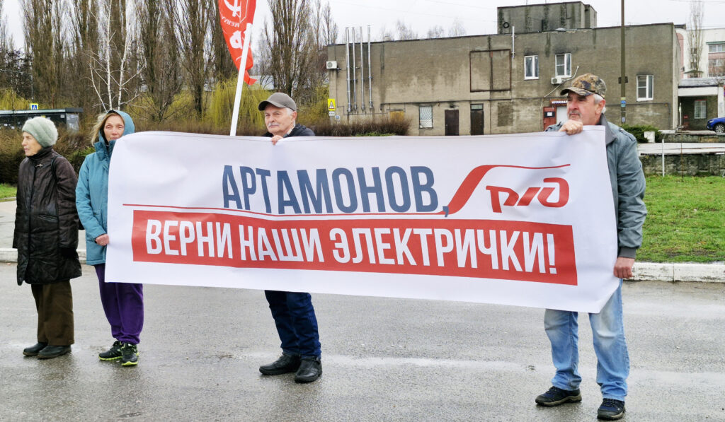 Электрички отменяют чиновники, страдают – люди