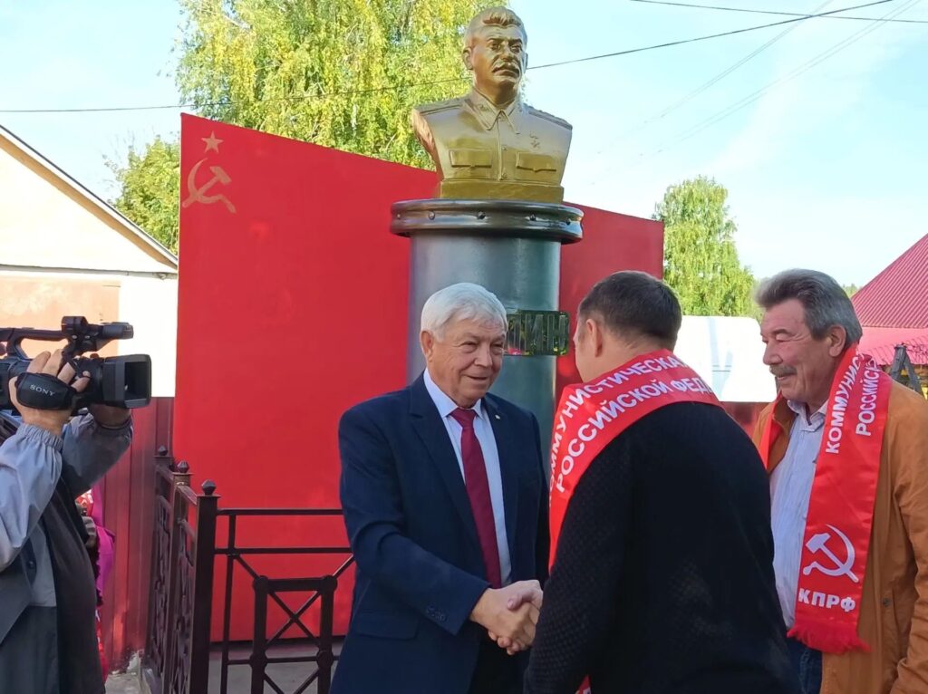 Второй памятник И. В. Сталину открыли в Липецкой области.