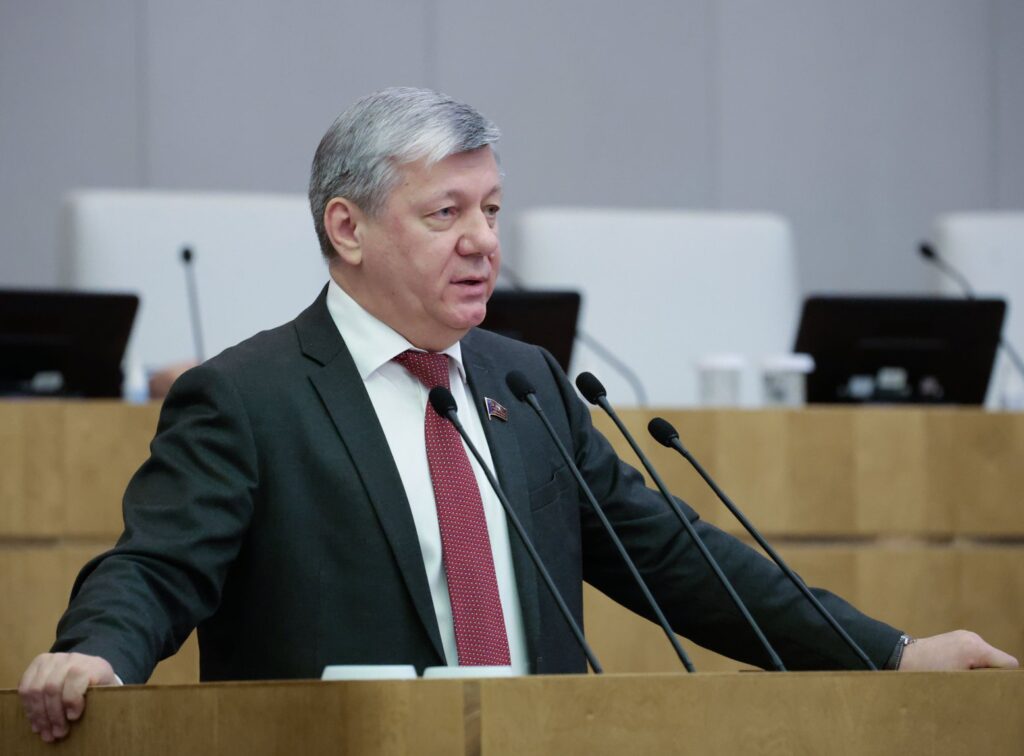 Дмитрий Новиков: “Историческое время для России слишком спрессовано”